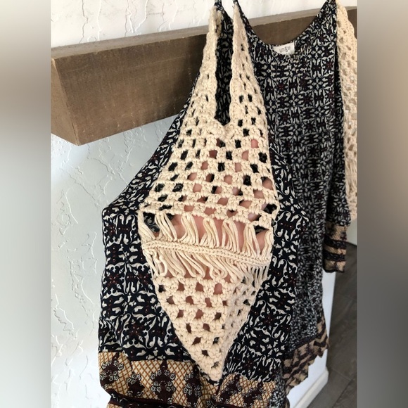 Umgee|Boho crotchet cold shoulder flowy dress in black & tan tones••Beachy LARGE - Picture 7 of 12